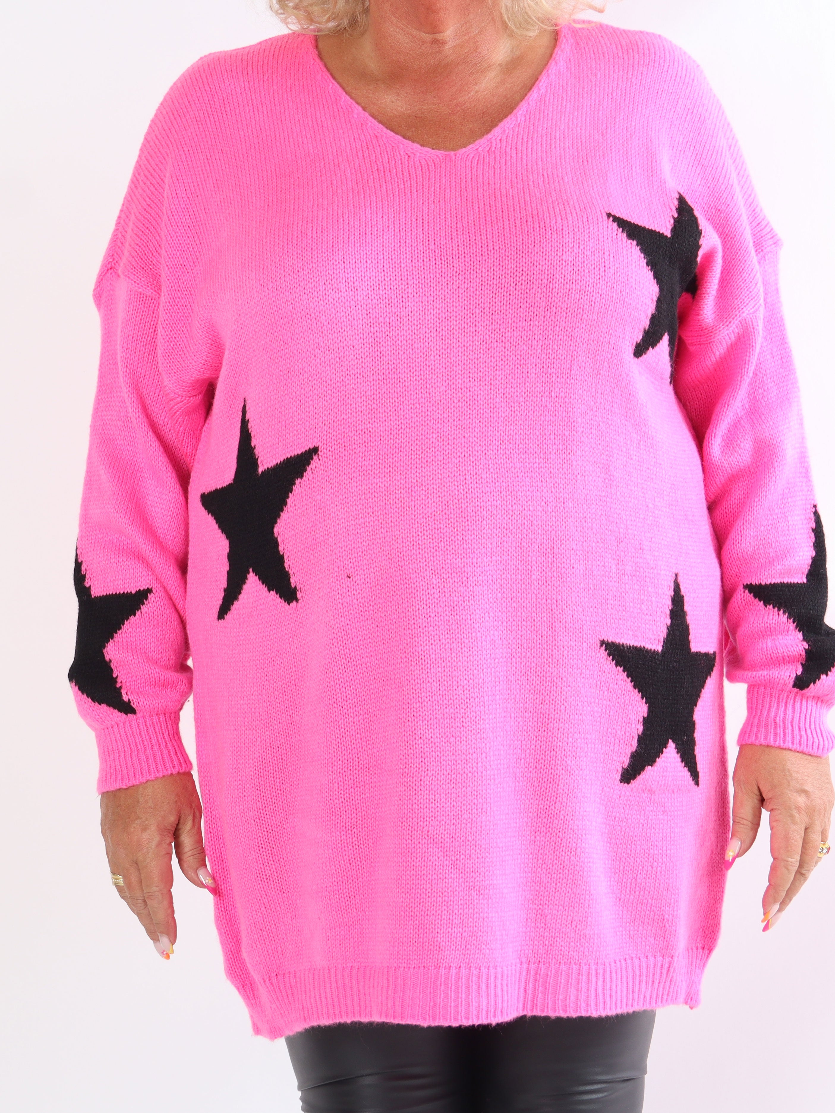 Zaria - Plus size strikkjole med stjerner og v-udskæring